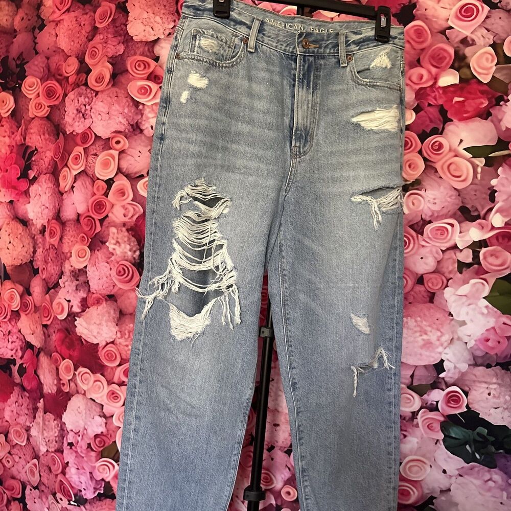 American Eagle Outfitters Relaxed Mom Jeans Distressed Light Blue Denim Women's